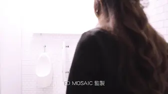 『ED Mosaic』H奶同事“娃娃”在男厕自慰被男同事抓到无奈被迫来一炮