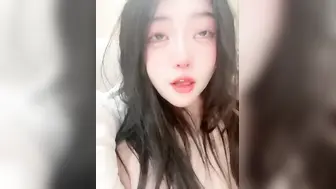 网红美少女【优妹】私人定制玩弄敏感嫩穴潮吹