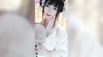 脱下汉服露出苗条身材，给你看古代美女的诱惑