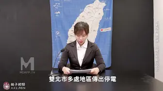 【桃视频】新闻主播做爱LIVE中 - 裸男闯入主播间镜头前激战