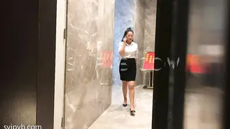 大神潜入酒店女厕偷拍多位高跟美女服务员