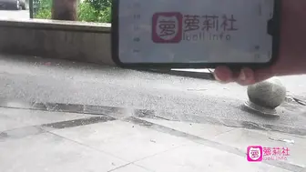 探花辉哥带你探秘红旗农贸市场旁站街女一条街搭讪个吃槟榔的小妹150块到出租屋啪啪