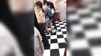 饰品店抄底漂亮美眉