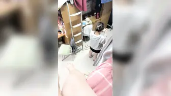 【大学宿舍的乐趣】沉浸式偷窥女大学生，打游戏聊八卦，蚊帐内极品粉穴，精彩刺激必看