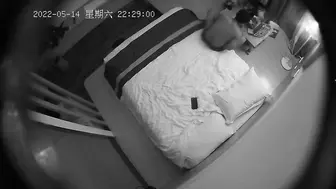 酒店安防摄像头 偷拍颜值学妹和体育系男友开房还带着成人用品边做边抽，贴脸拍视频