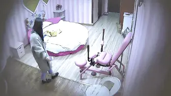 【酒店摄像头甄选】性爱椅情趣圆床房漂亮御姐美女和情人开房打炮 白嫩娇躯性瘾强 干了好几炮