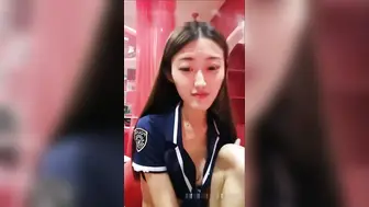 模特身材骨感气质美女《右又》穿着制服和粉丝炮友酒店情趣房激情啪啪