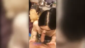 清纯嫩妹与闺蜜共享男友双飞 极品美女假屌插穴试衣间口交等～01