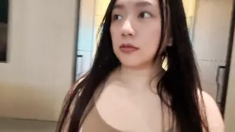 台湾SWAG Daisybaby寂寞小姐姐到處約炮讓弟弟射在奶