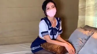 刚放学回来的淫荡女儿趁妈妈不在家和爸爸偷偷干了起来！