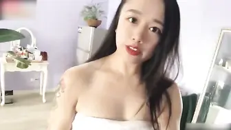 职校妹子骚母狗，现在的妹子都这么饥渴了么