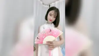 新下海古典美仙女_【迷你小公主】_清风玉扇,优雅漏奶扒逼