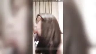 【吹箫女王】饥渴女大学生口爆吞精液