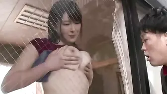 巨乳美胸，按着摩擦